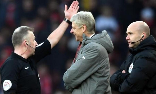 Arsenal boss Arsene Wenger gets violent with fourth official, given four-match touchline ban