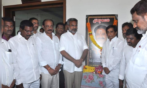 Leaders pay tributes to Harikrishna in Kakinada