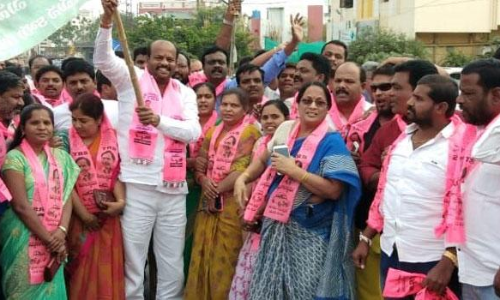 Muddagouni celebrates KCR’s oath-taking