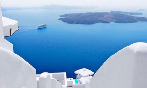 5 plus 1 reasons that will make you fall in love with Greece