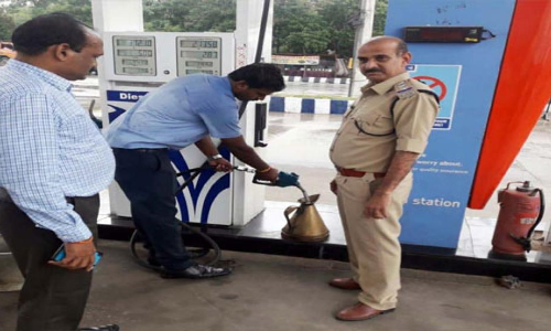 Legal Metrology Dept conducts surprise raids on petrol bunks in Hyderabad