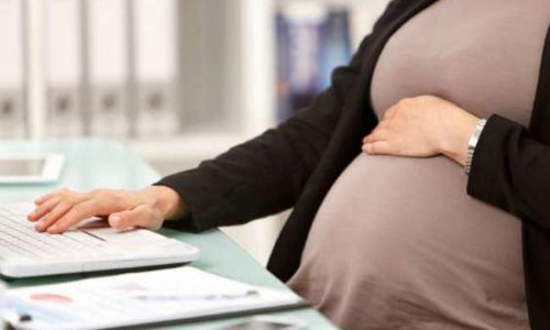 Can a mothers pre-pregnancy weight determine her childs metabolism?