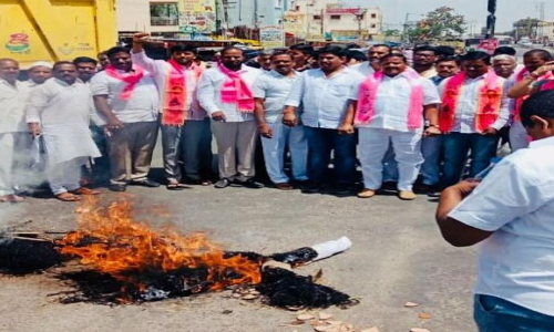 TRS, Cong competing in burning effigies