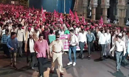 50,000 Farmers take up overnight march for the sake of students in Mumbai