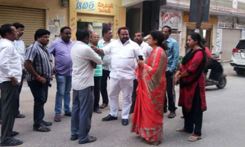 Corporator inspects water shortage areas