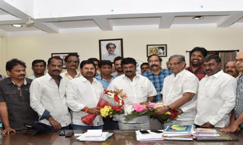 Telugu Directors’ Association members call on Talasani
