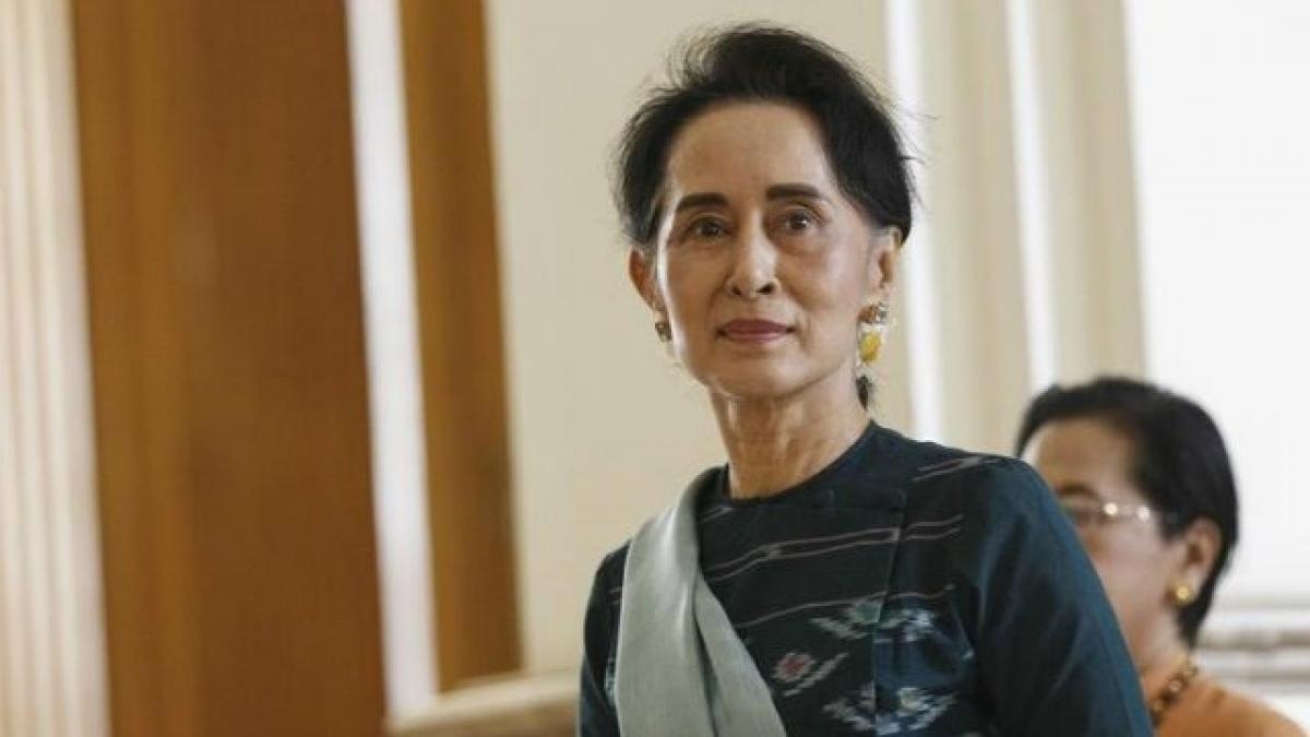 Myanmars Aung San Suu Kyi reaches out to rebels with federalism vow