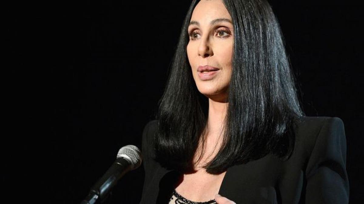 American singer Cher sues financial company for fraud