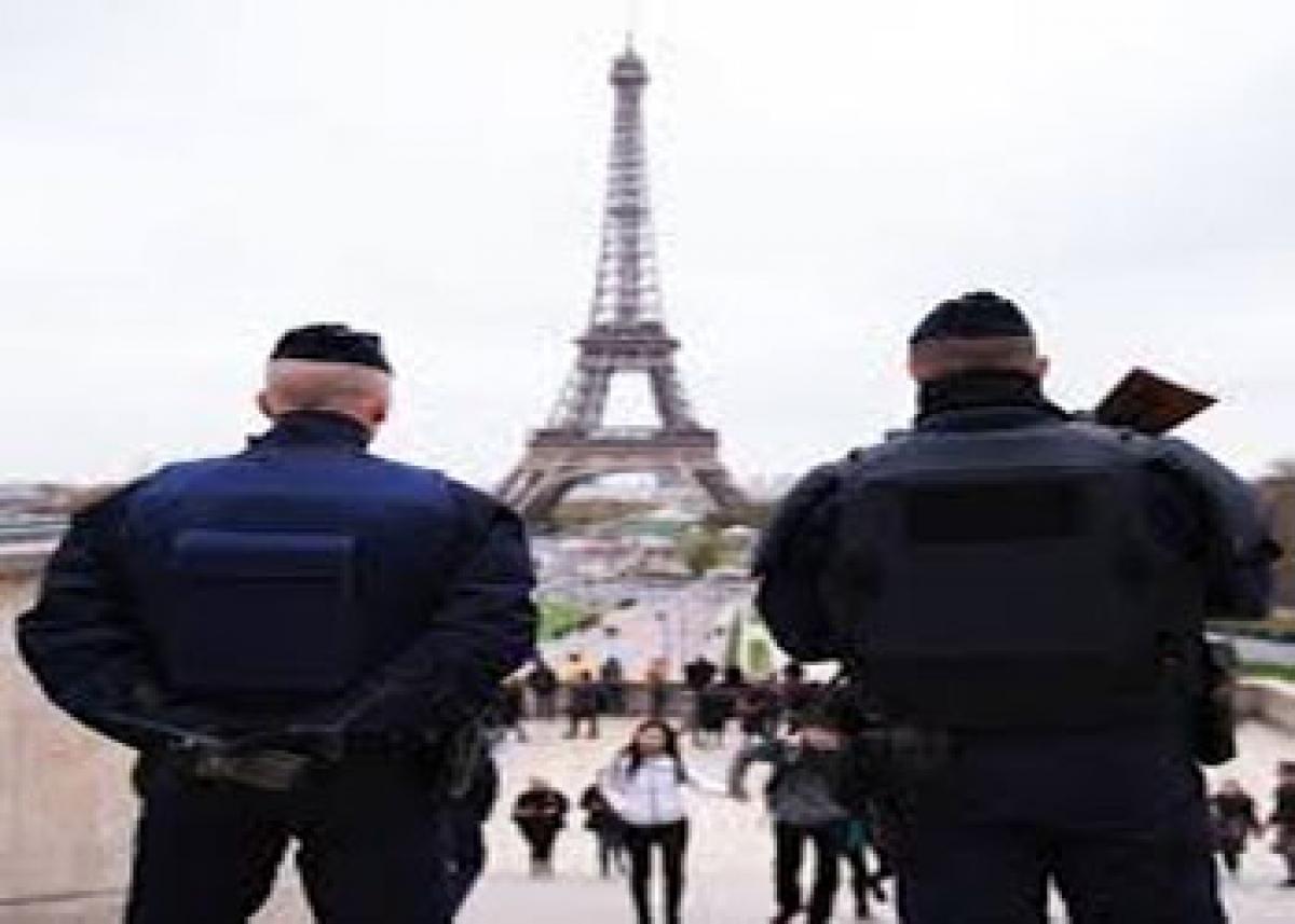 France to decide whether to extend state of emergency