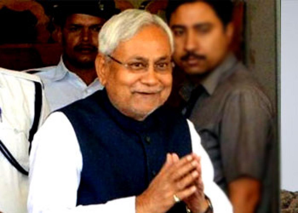 Nitish for complete ban on country made liquor in Bihar