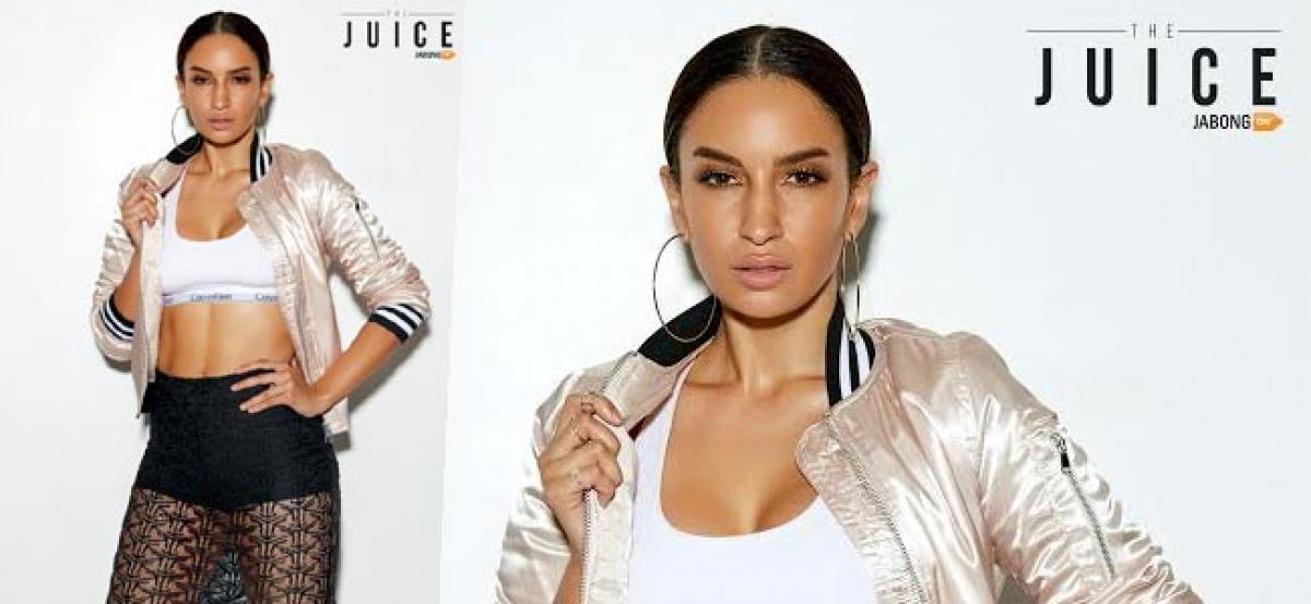 Elena Fernandes shows off sexiest curves for The Juice!