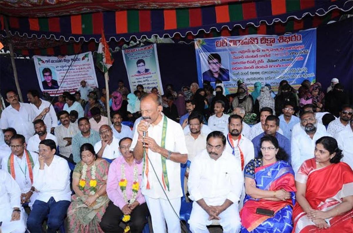 Raghuveera slams TDP government on rising suicides of students