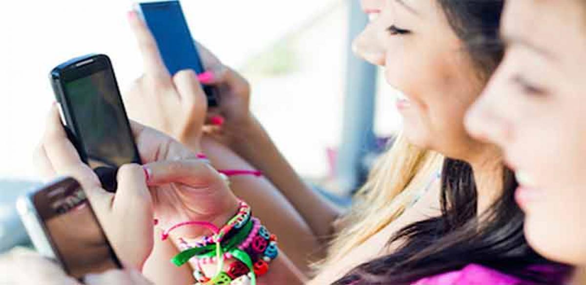 Most teenagers shunning books for social media