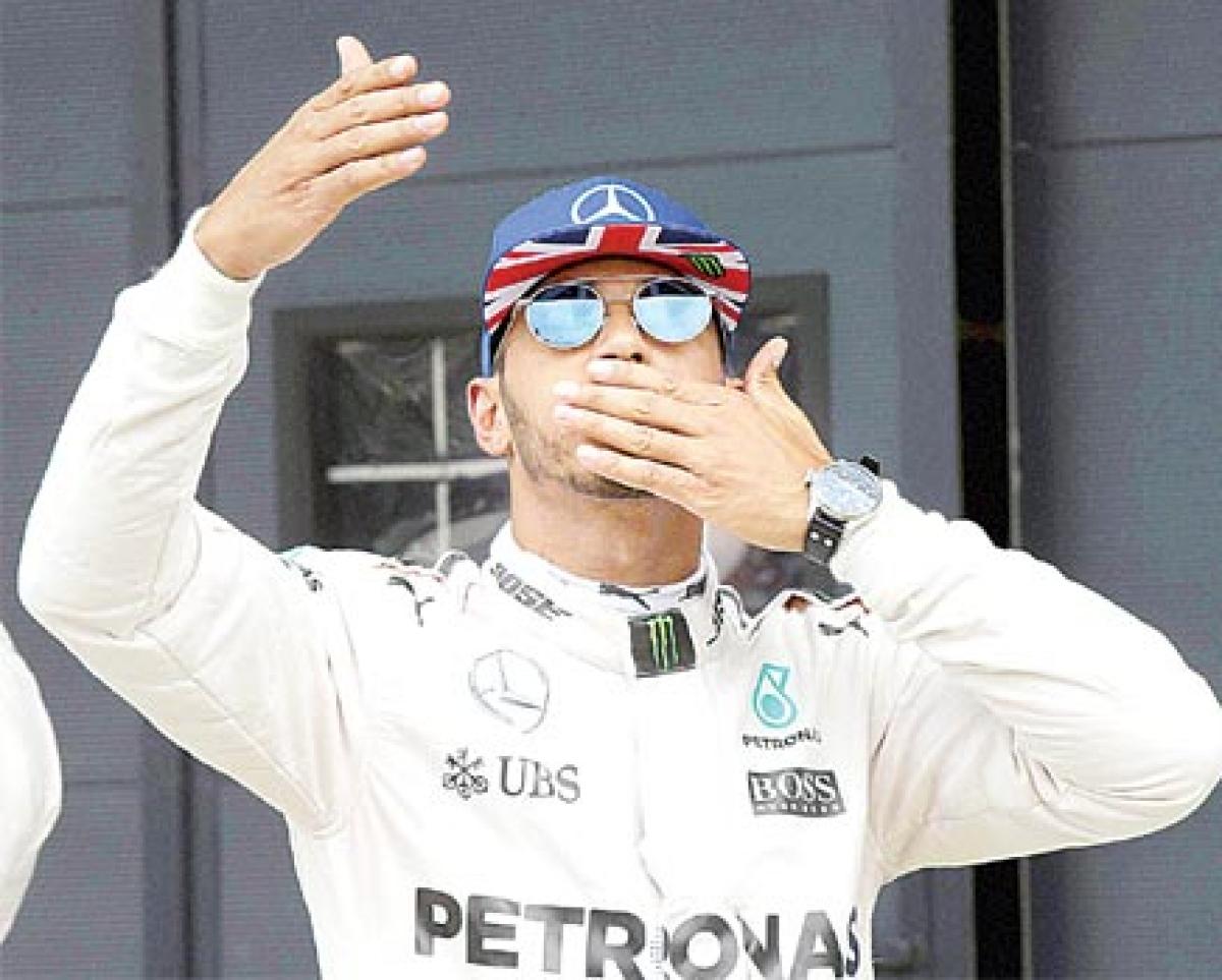 Hamilton takes pole at British Grand Prix