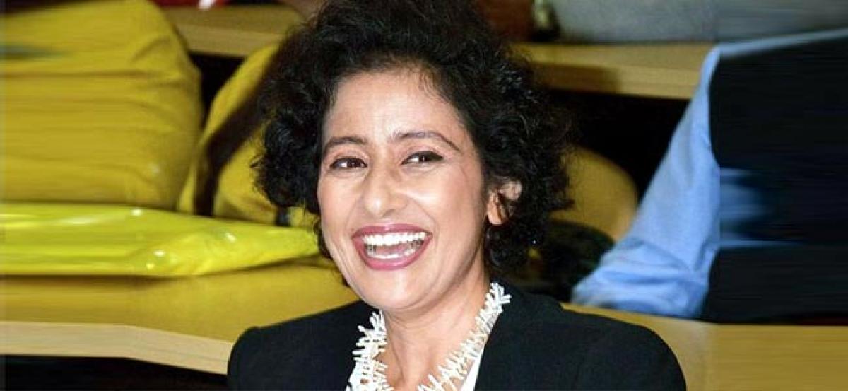 Stay positive to conquer cancer, says Manisha Koirala