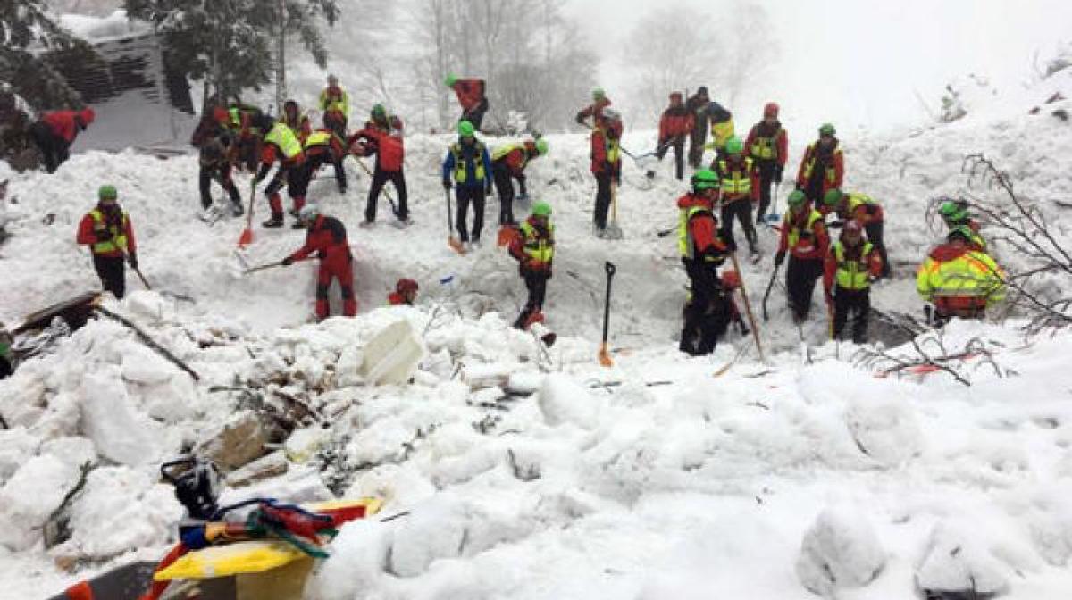 Italy rescuers race to find 23 missing in avalanche hotel