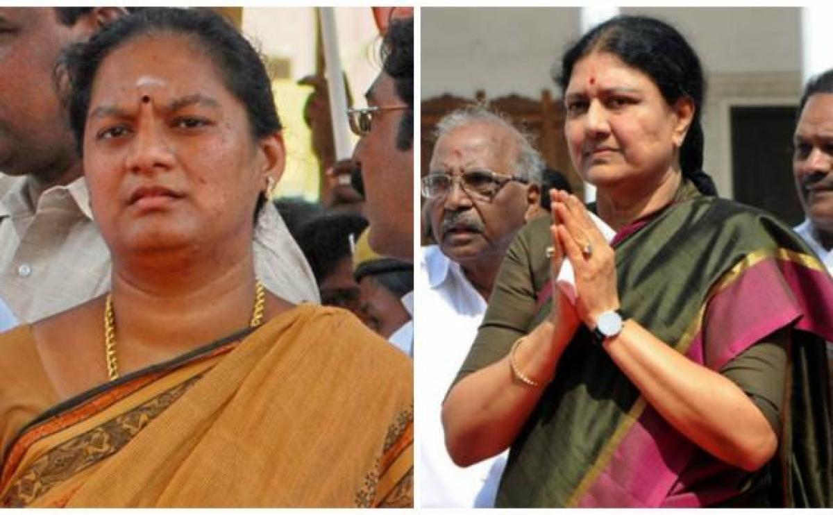 Expelled AIADMK MP Pushpa opposes Sasikala becoming Tamil Nadu CM