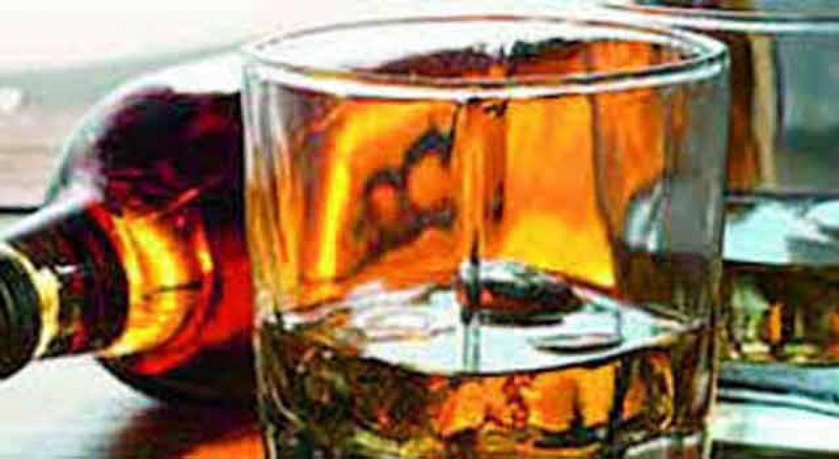 Telangana, AP govts flayed for blinking at liquor ban