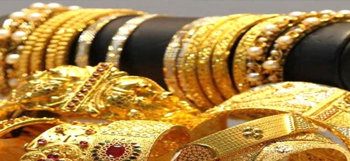 Indias gold demand fell sharply by 21 Percent to 676 ton in 2016