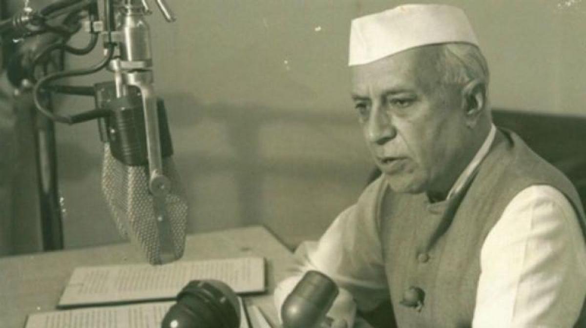 Cong holds demo against omission of references to Nehru from textbook