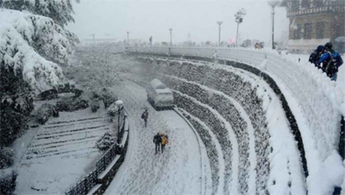 Shimla snow cheers V-Day revellers