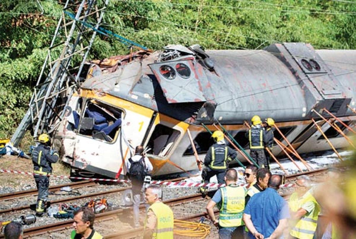 At least 4 dead as train derails in Spain