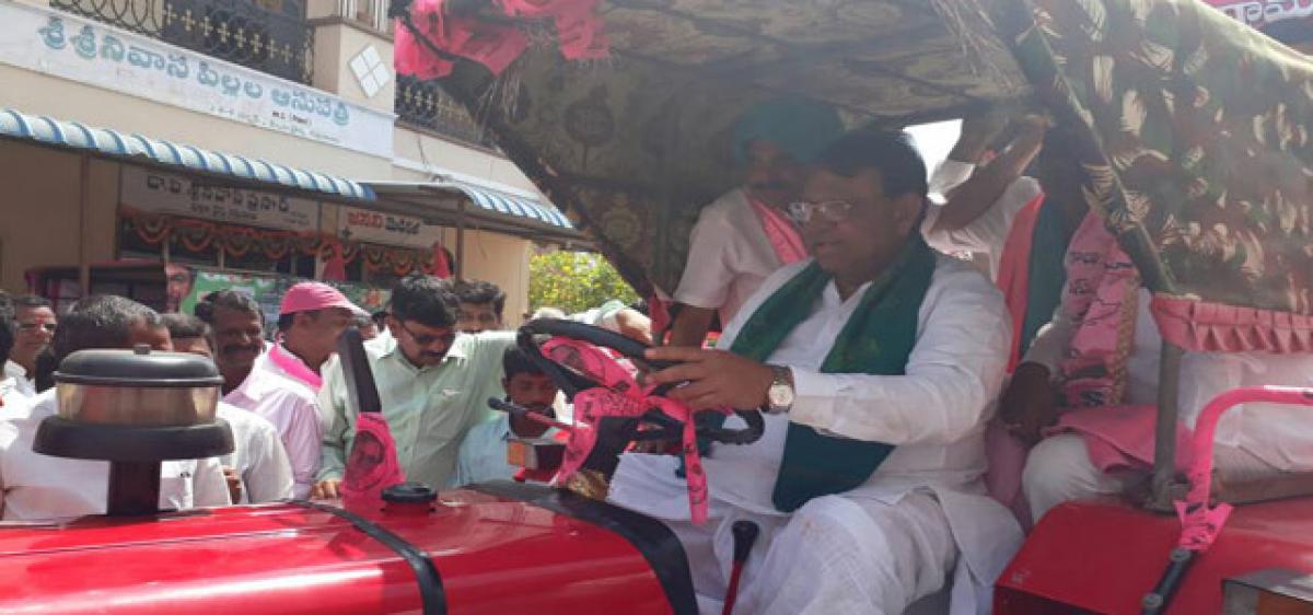 Minister Pocharam flags off Tractor rally