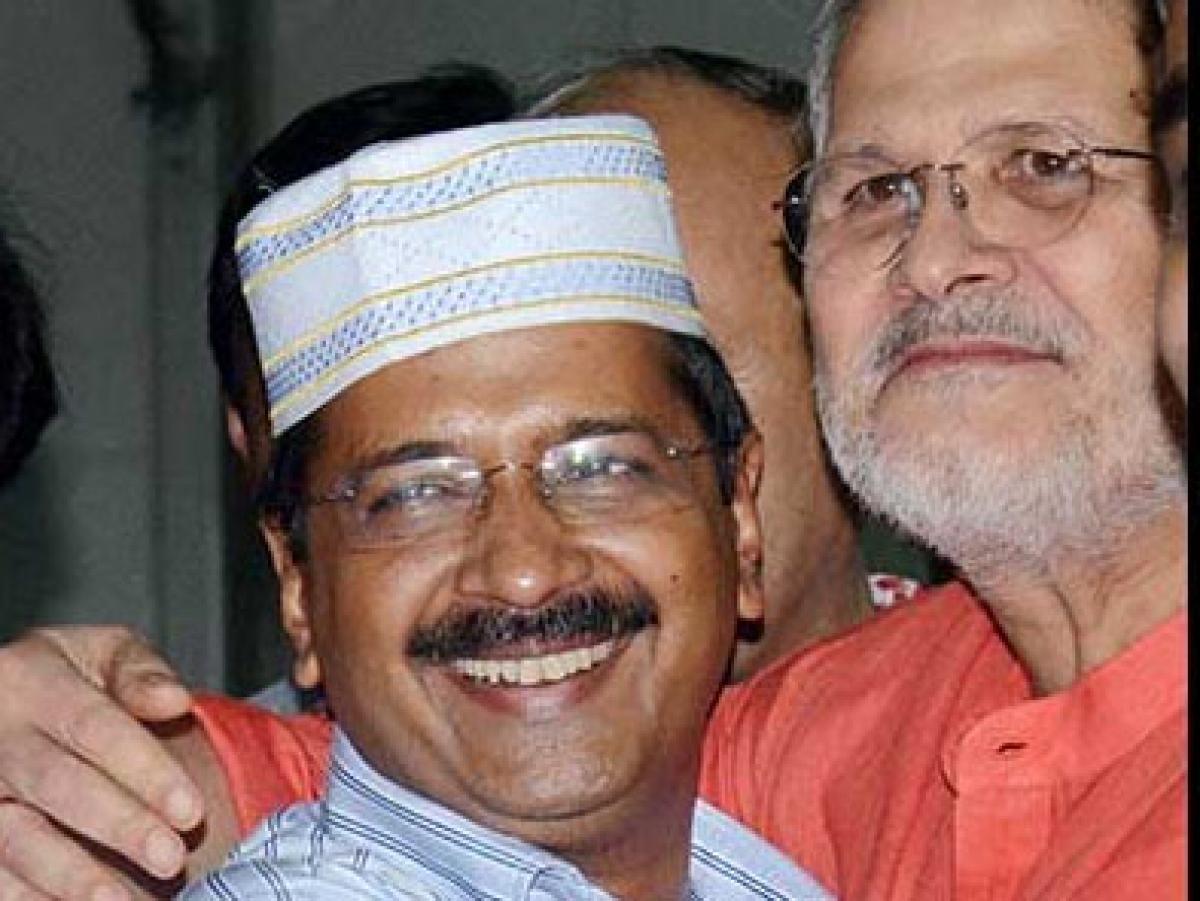 Sourness Should Go Away, Says Kejriwal After Hugging It Out With Najeeb Jung