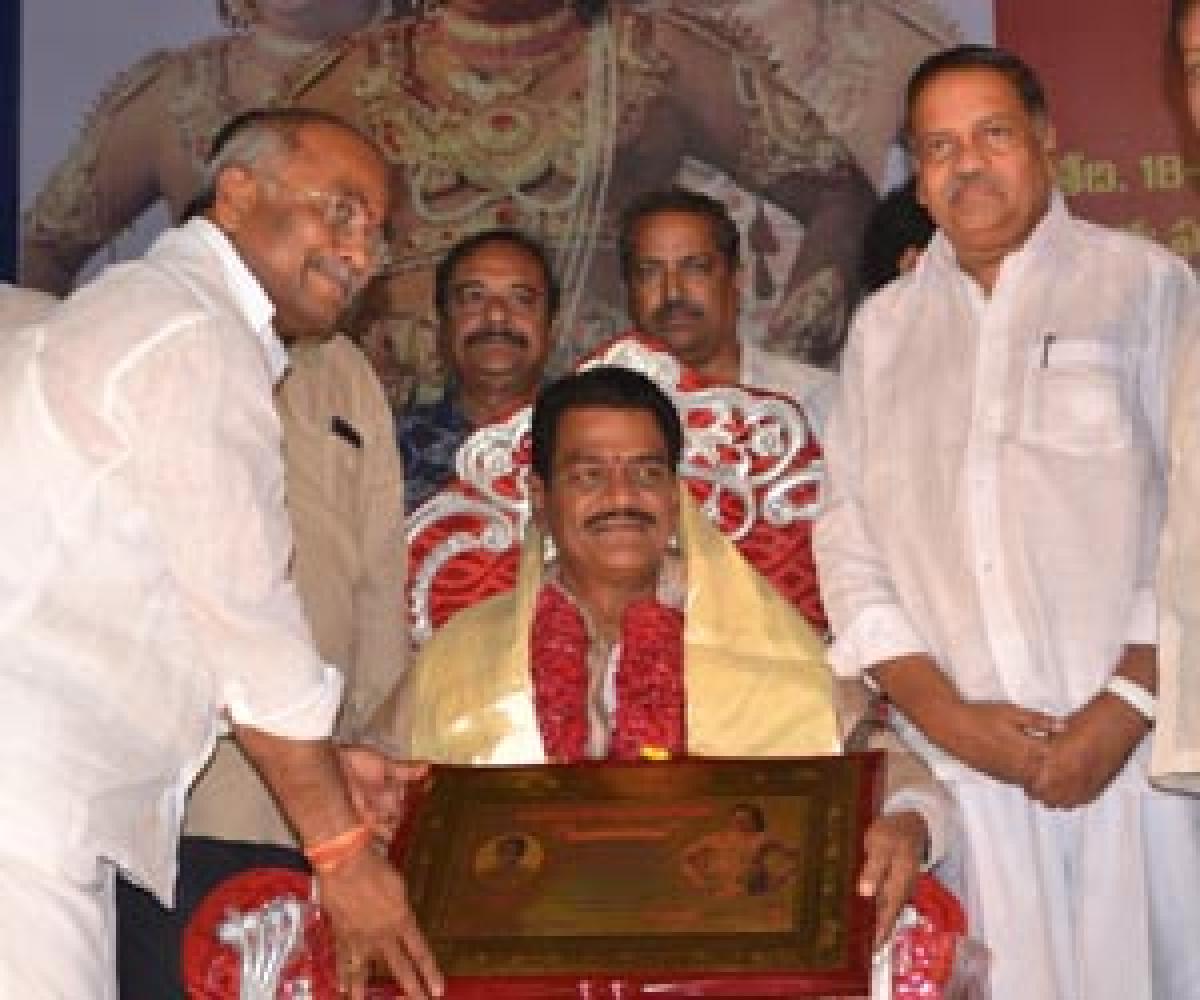 Kota Sankara Rao honoured with SVR Memorial Award