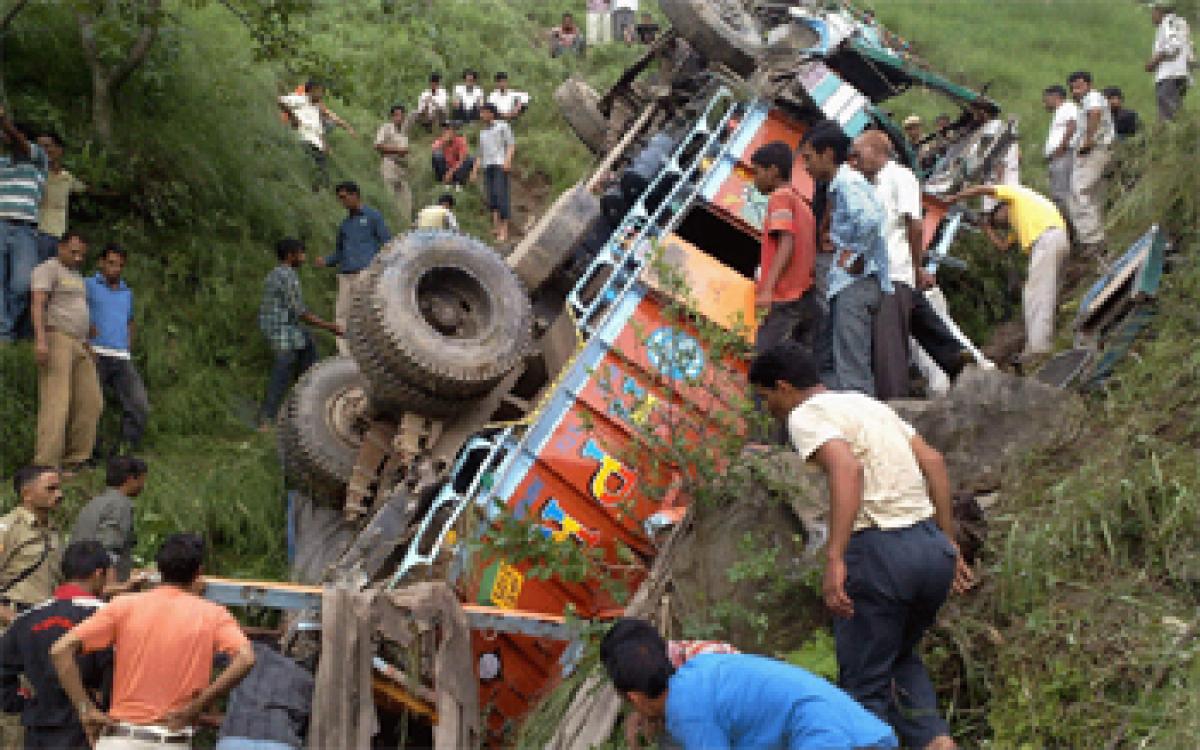 Truck falls into gorge, kills four in Kadapa district