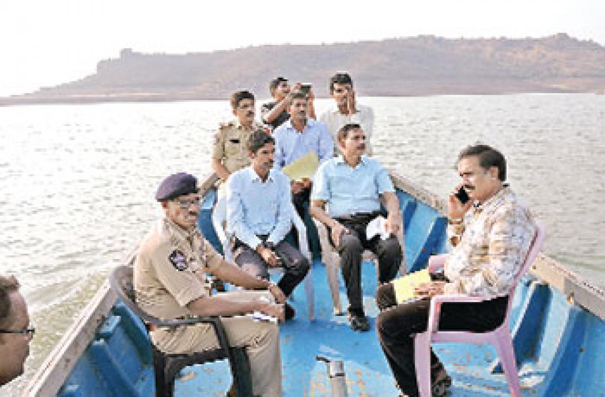 Collector inspects arrangements