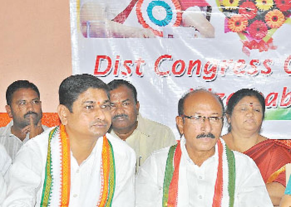 MLC lauds KCR for 33% quota