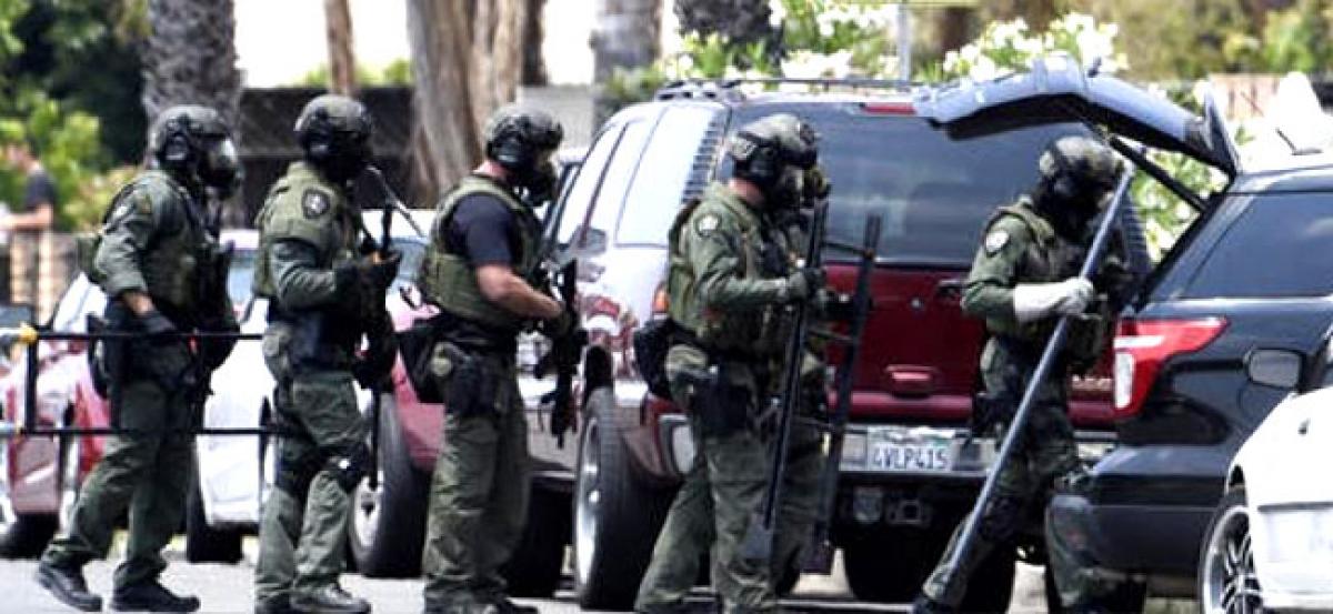 Bank robbery suspect holds several hostages in US bank