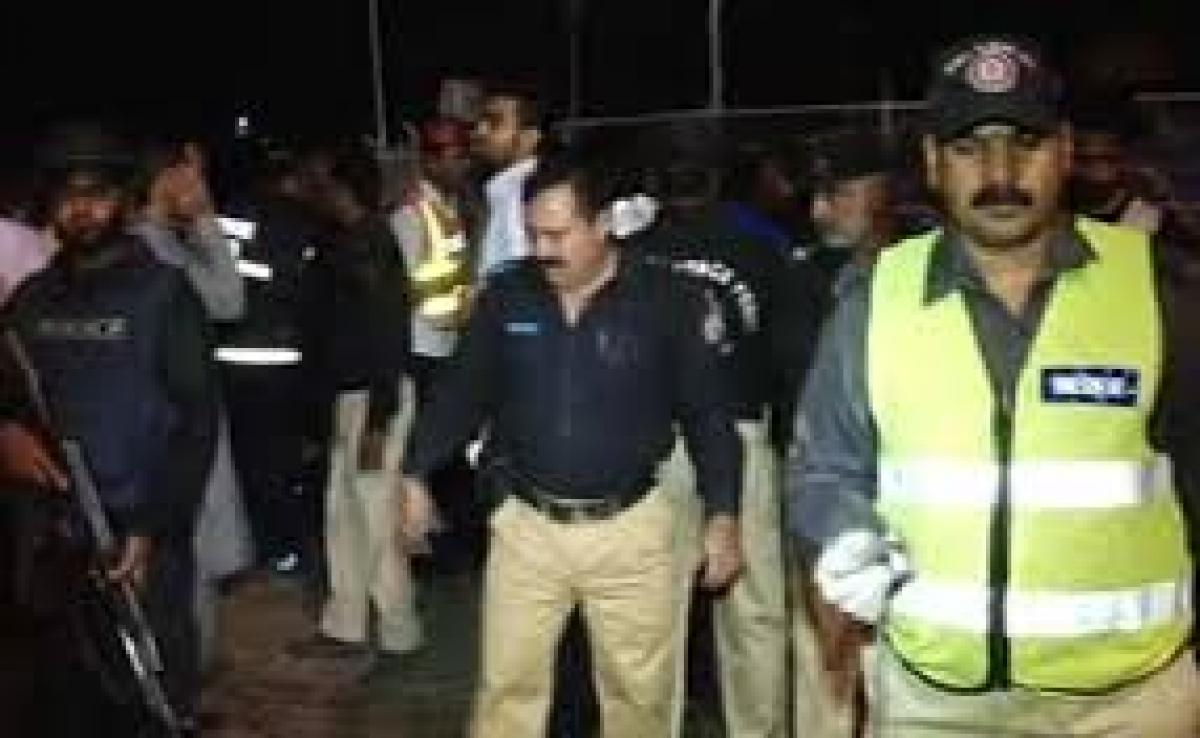 Pakistan police arrests 300 suspects in Lahore bombing