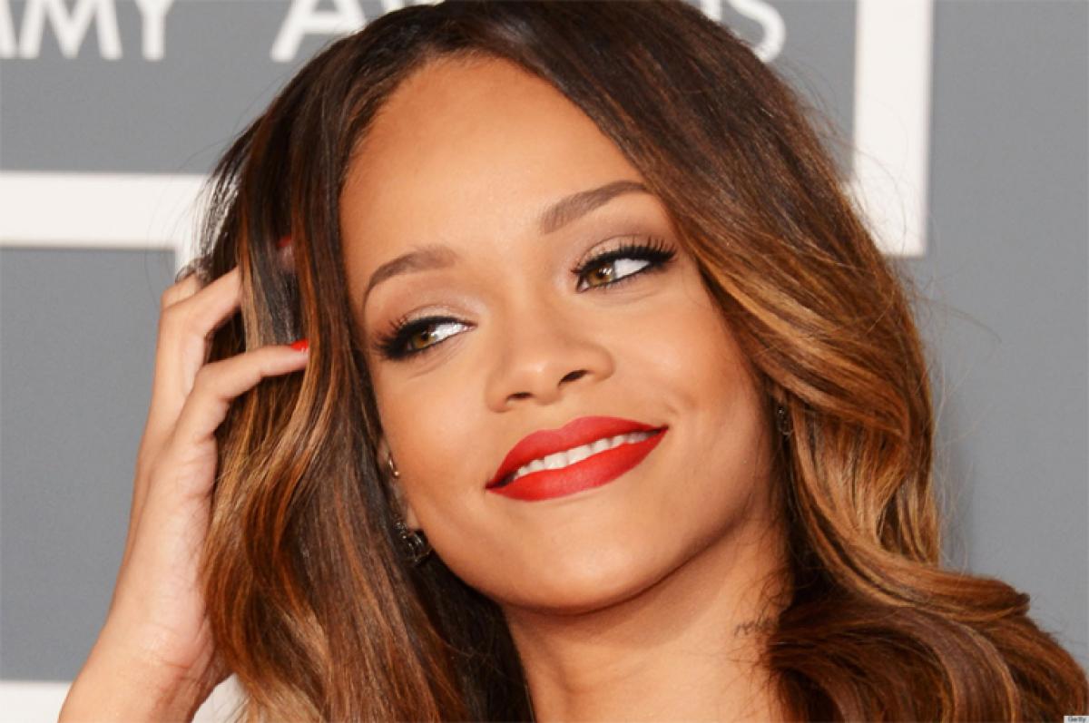 Rihannas bloody video album shocks fans