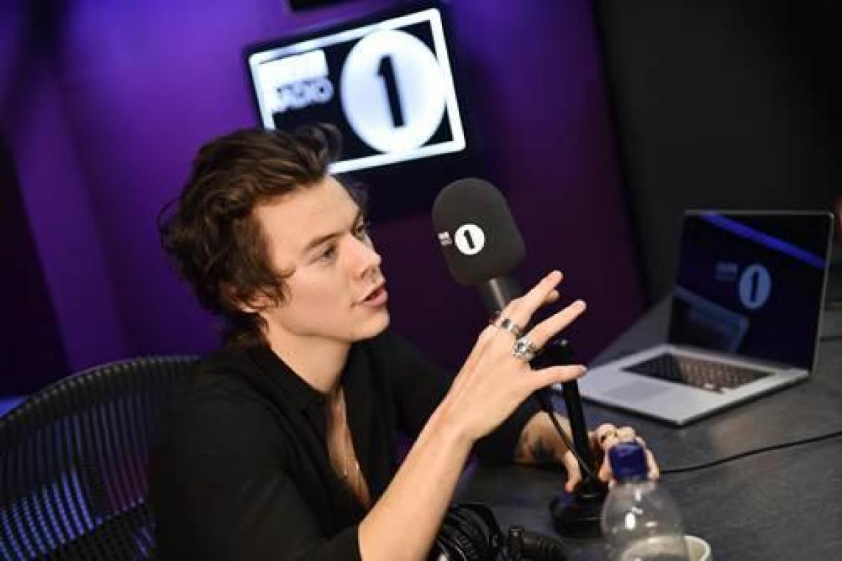Harry Styles did not play debut single for One Direction bandmates