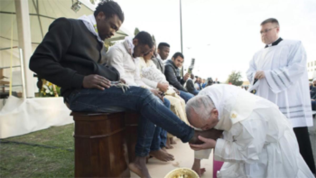 Watch: Pope Francis washes, kisses feet of Muslim refugees, says ‘we are brothers’