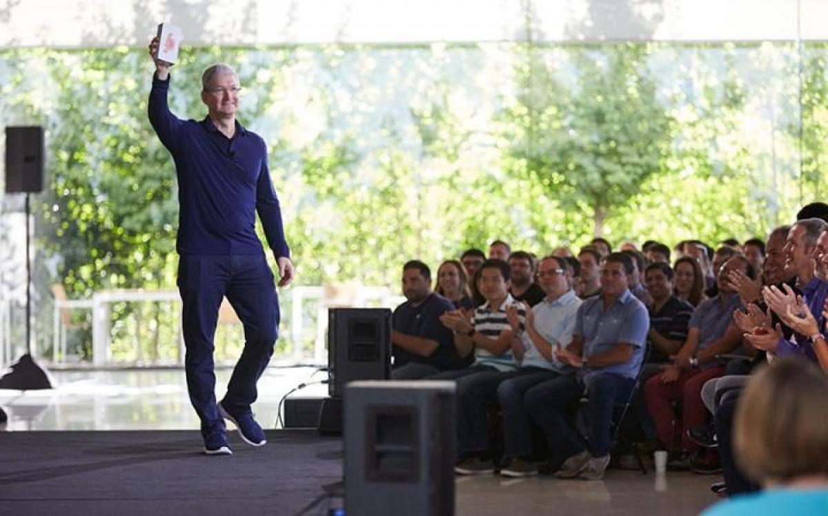 Apple celebrates selling one billion iPhones