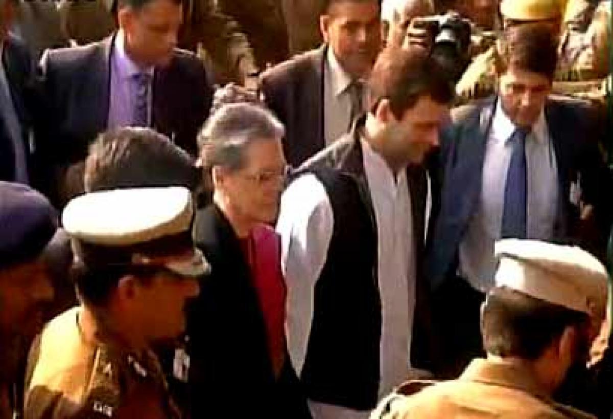 Judge grants bail to Sonia, Rahul