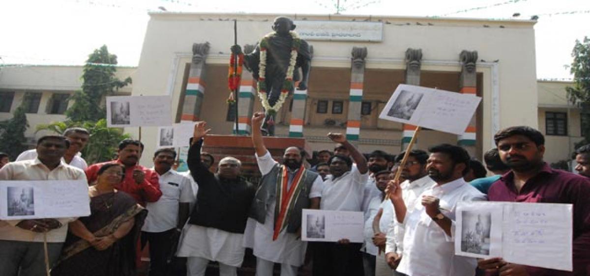 TPCC slams Modi for omission of Gandhi pic on KVIC diary