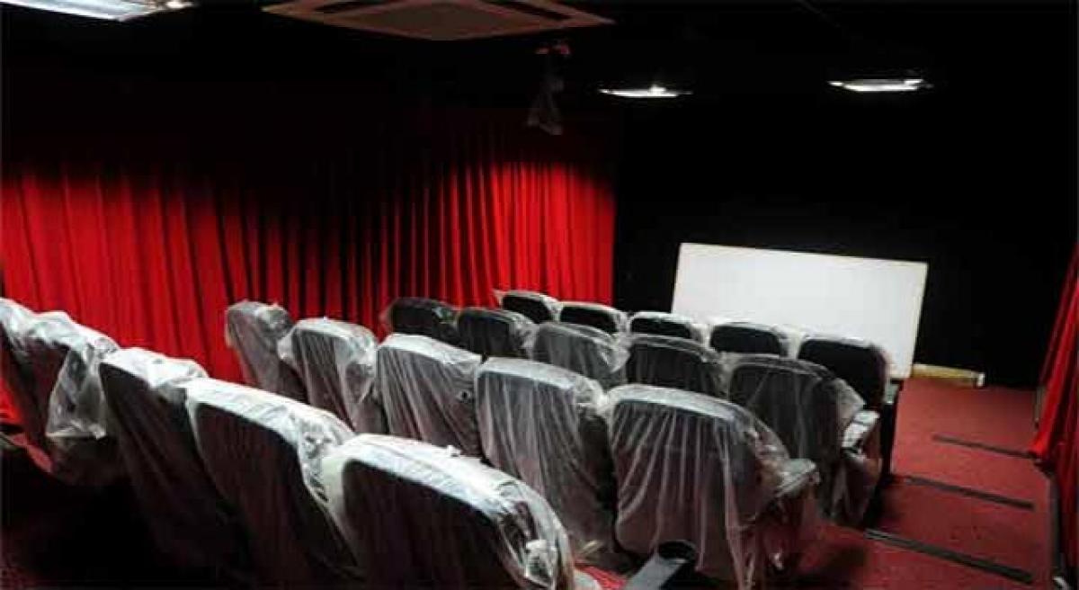 Mini-theatres in bus stations planned