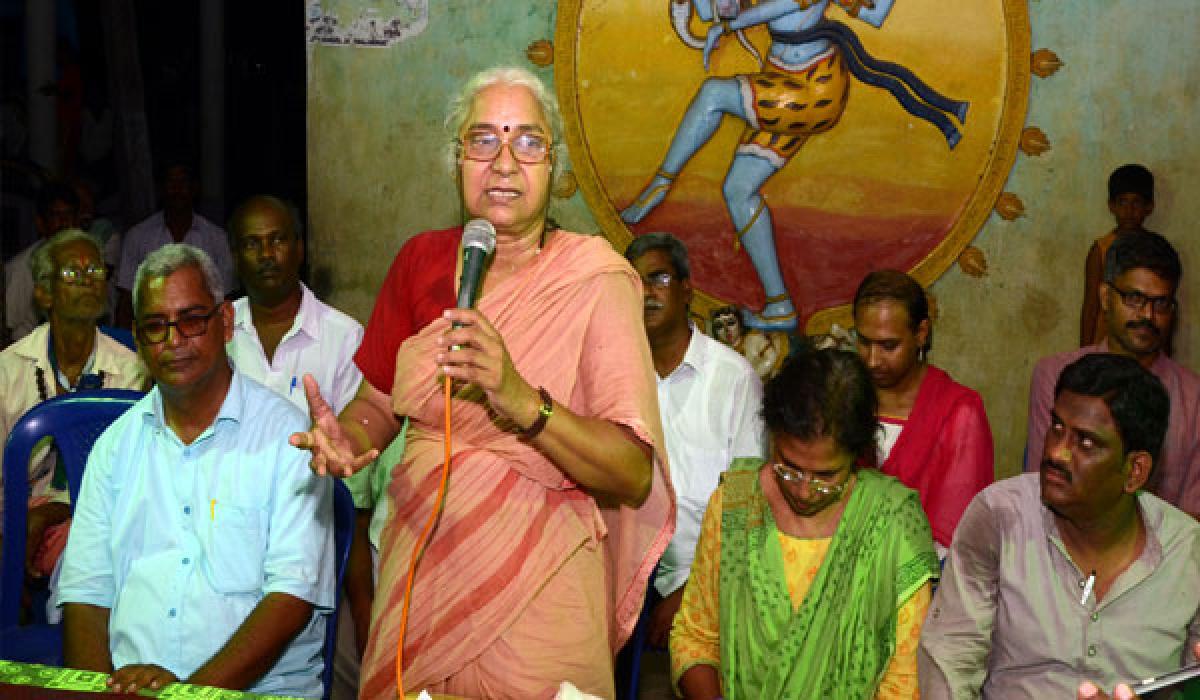 CM taking sides with  corporates: Medha Patkar