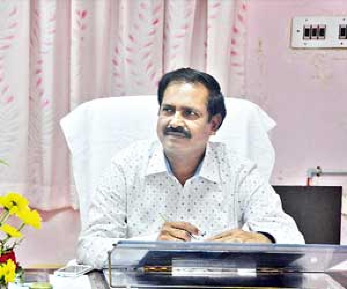 Raghu Babu assumes charge as Kakinada RDO