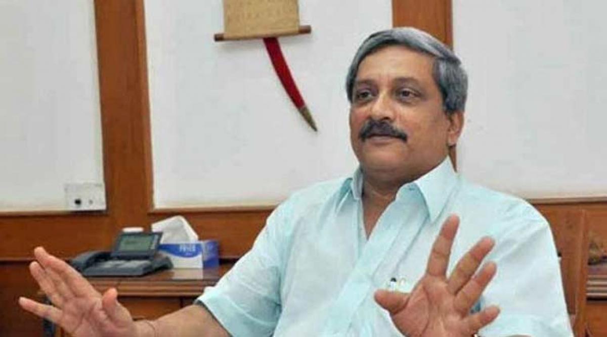 MNS diktat: Parrikar clarifies donation to army voluntary