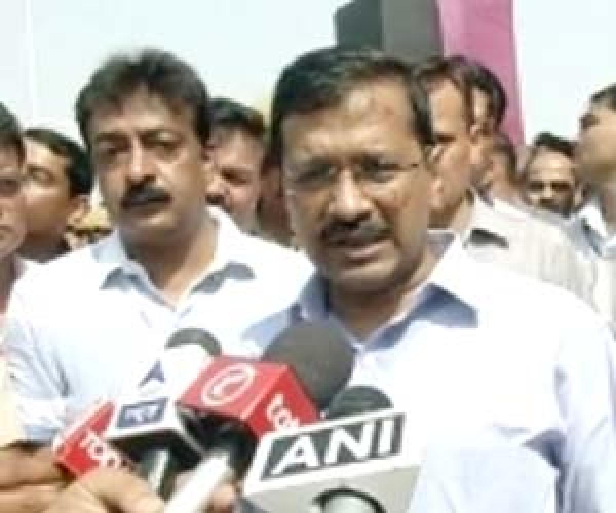 Kejriwal to discoms over Delhi power cuts