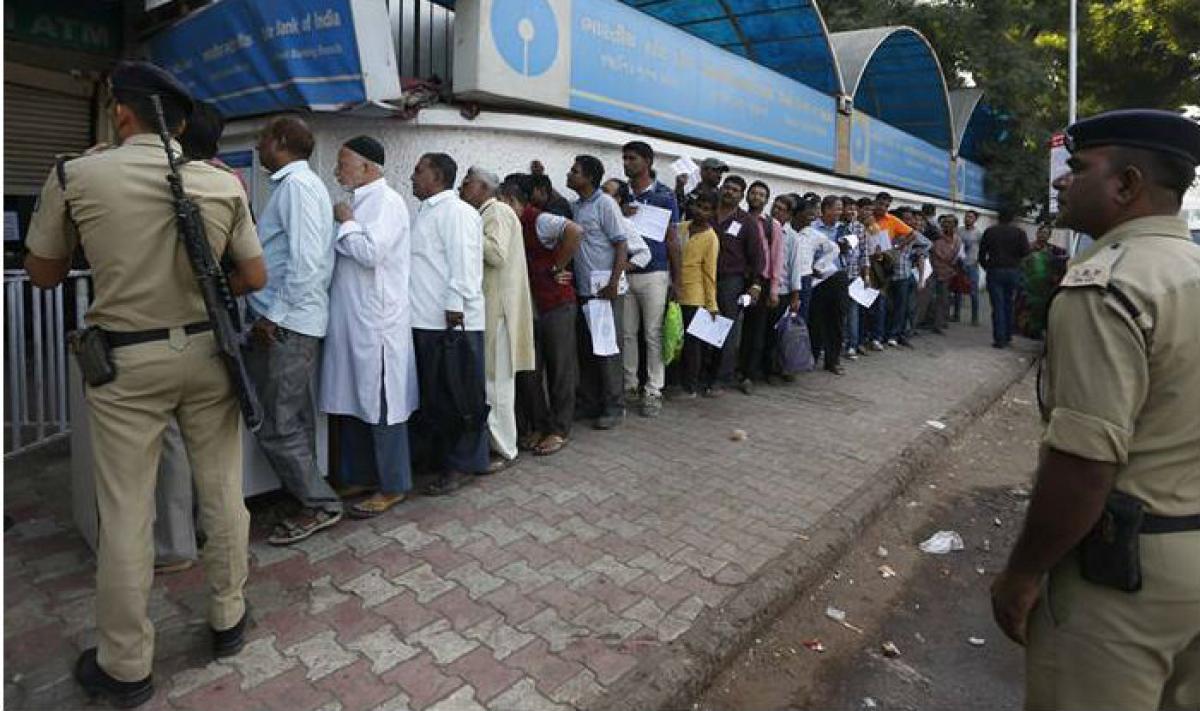 Man dies of heart attack while standing in a queue to exchange notes