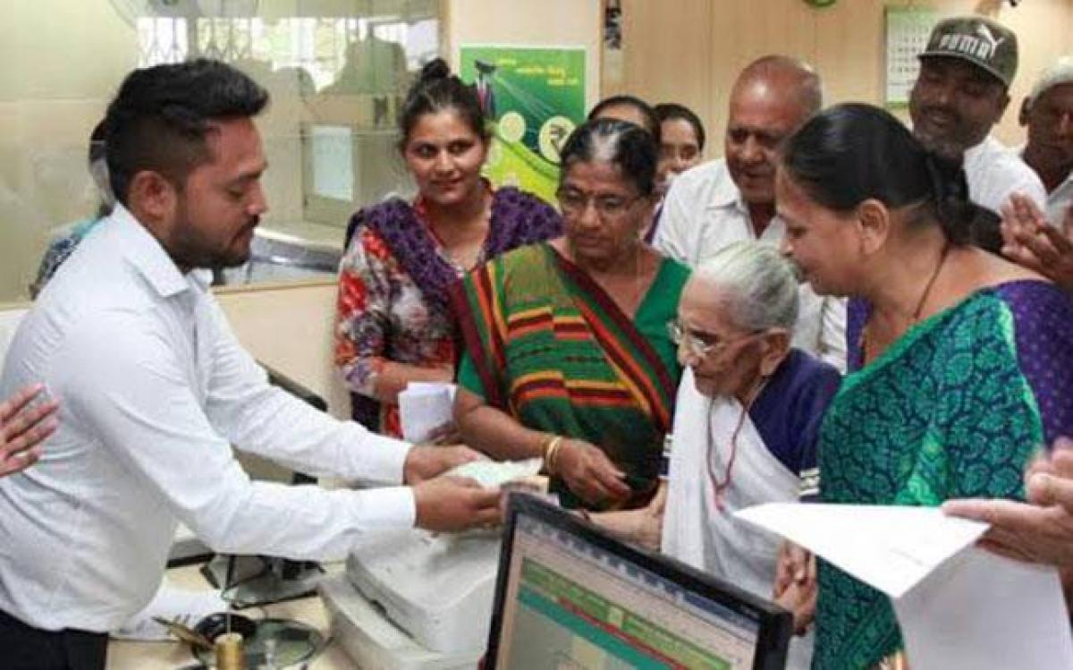 PM Modis 97-year-old mother visits bank to exchange old notes