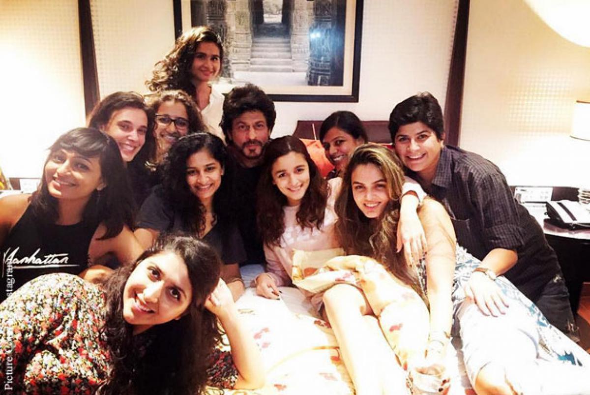 Sharukh Khan-Alia Bhatt’s look revealed in Gauri Shinde’s ‘Dear Zindagi’