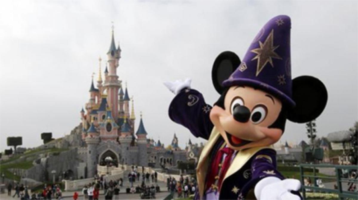 Man with guns, Quran held in Disneyland Paris hotel