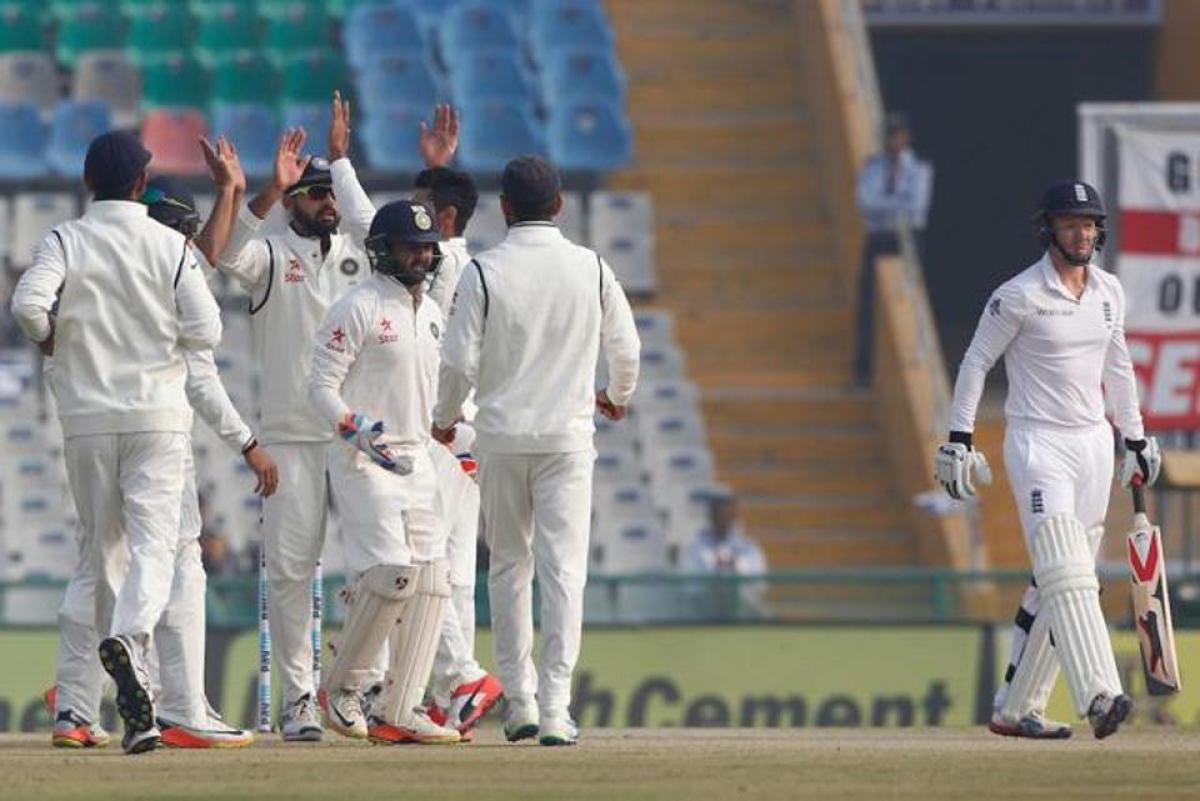 Ind Vs Eng: England hold on, post 452/8